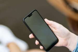 8 Cara Memperbaiki HP yang Tidak Bisa Disentuh Sama Sekali